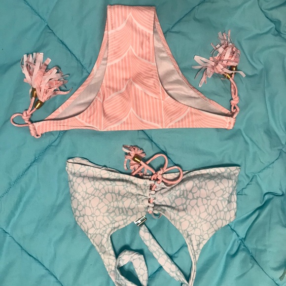 Bikini - Picture 2 of 2